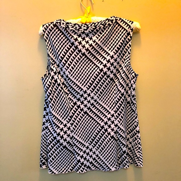 “Spence” Black & White sleeveless Blouse. Size: Medium - Picture 2 of 4